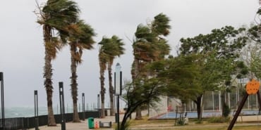 Fırtına dalga dalga vuracak! Hızı 80 kilometreye çıkacak_ Meteoroloji saat saat uyardı
