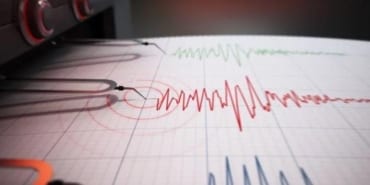 Japonya'da 7,4 büyüklüğünde deprem!