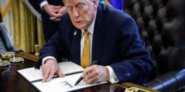 dunyanin-en-yogun-baskaninin-piyasa-mesaisi-trump-2025te-21-binden-fazla-islem-yapti-1xDdsgFK.jpg