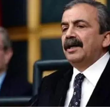 Yeşil Sol Parti Milletvekili Adayı Sırrı Süreyya Önder Kimdir, Kaç Yaşında? Sırrı Süreyya Önder'in Kariyeri