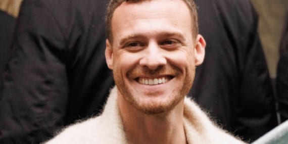 Kerem Bürsin hastaneden paylaşım yaptı: Boyun fıtığı ameliyatı geçirdi