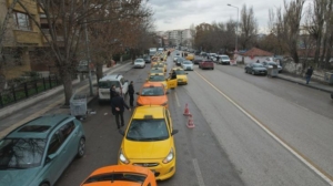 taksiciler-taksimetre-ucretlerini-guncellemek-icin-uzun-siralar-olusturdu-3z9vDI4w.jpg