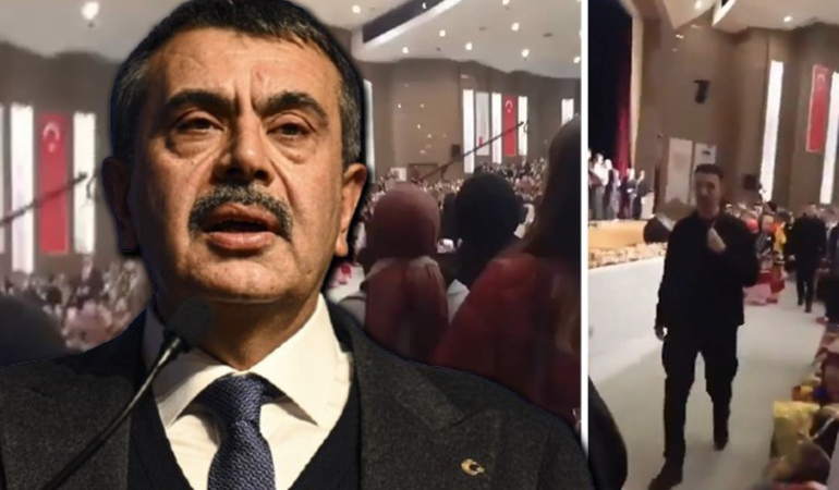 Milli Eğitim Bakanı Yusuf Tekin’e şok protesto: Korumalar hemen harekete geçti!