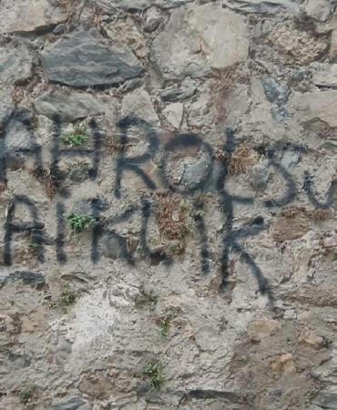 bursada-tehlikeli-provokasyon-duvarlara-kahrolsun-laiklikyazildi-FGG9Skgj.jpg