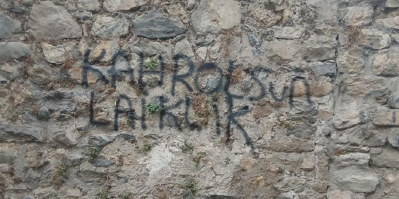 bursada-tehlikeli-provokasyon-duvarlara-kahrolsun-laiklikyazildi-FGG9Skgj.jpg