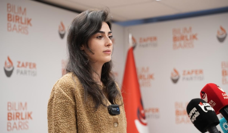 Şeymanur Aklan: Atatürk Bir Fotoğraf Değildir ki İndirince Silinsin