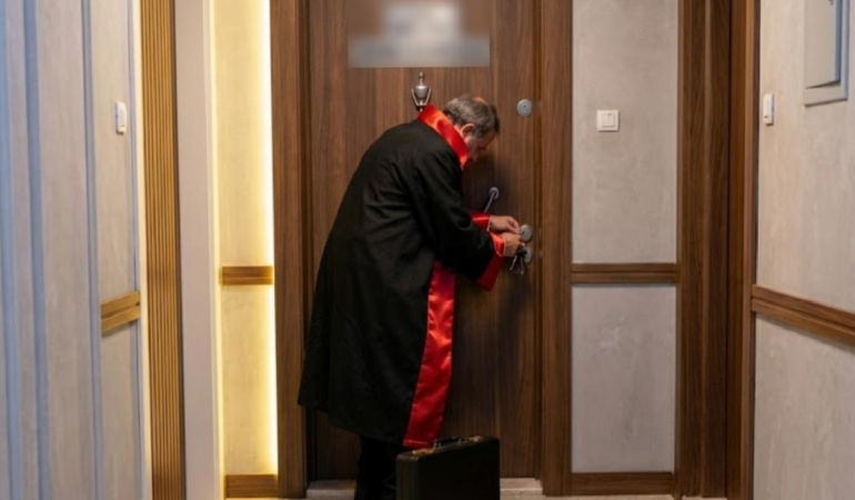 30 yaşındaki hakimi tekme tokat dövenler hatırlı kişi çıktı