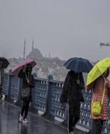 bu-saganak-saatlerce-degil-gunlerce-surecek-istanbulun-yagmur-mesaisi-basladi-uYsam72e.jpg