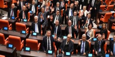 chpnin-emekliler-icin-baslattigi-meclisi-terk-etmeme-eylemi-suruyor-ali-mahir-basarir-emeklinin-EbNgHK94.jpg