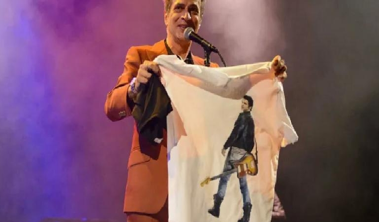 Teoman ilk kez açıkladı: Annem yıllarca şarkıcı olmamdan utandı