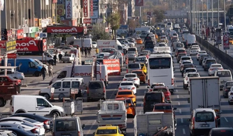 Trafikte yeni düzenleme: Makas atan, başka şoföre saldıran, dur ihtarına uymayan yüksek para cezası ödeyecek; işte detaylar