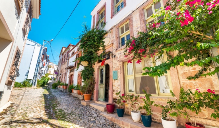 Ayvalık Satılık Daire: Sarımsaklı’da Yazlık Seçim Rehberi