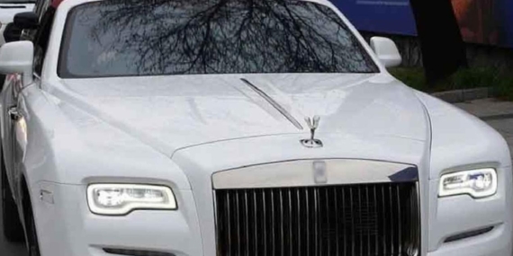 Burak Özçivit’in 50 milyonluk yeni oyuncağı! Yolların tozunu attırdı