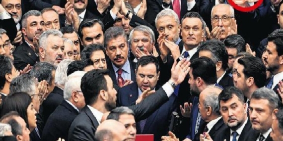 Meclis’te kavgalı yemin