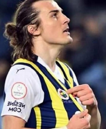 fenerbahcede-milli-yildiza-yol-gorundu-teklif-gelirse-ayrilik-kesin-1B5VLwOr.jpg