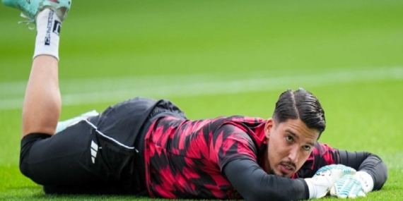 Manchester United’tan Beşiktaş’a çılgın takas teklifi: Altay’ı verelim o ismi alalım…