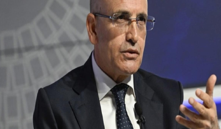 Şimşek garibanı silkeledi, zengini affetti