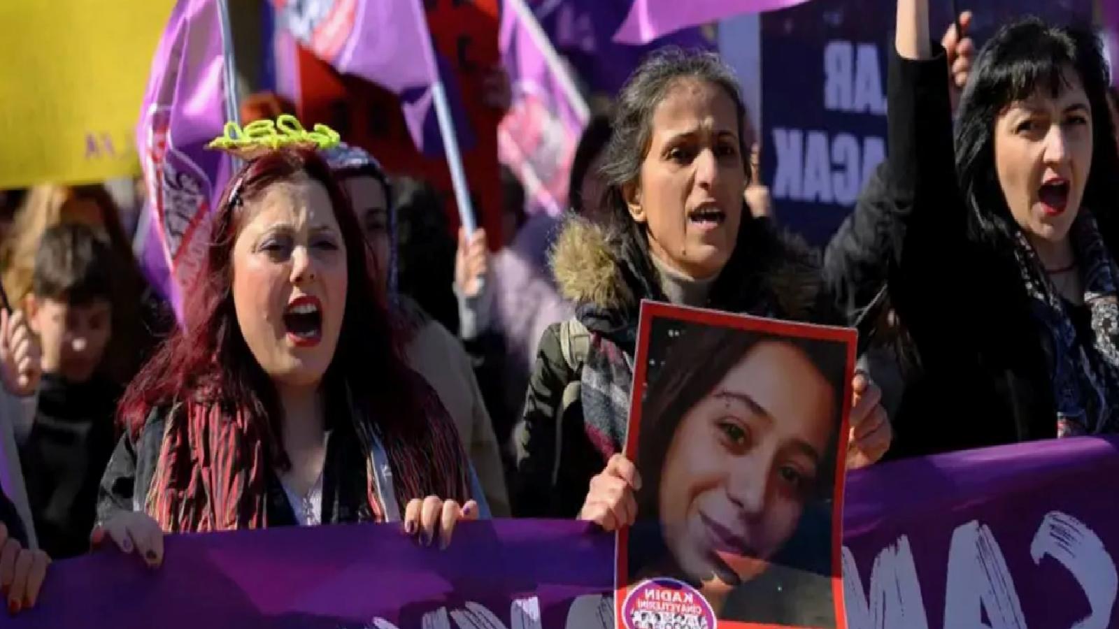 turkiyede-kadin-cinayetleri-golgesinde-8-mart-etkinlikleri-w5adba3L.jpg