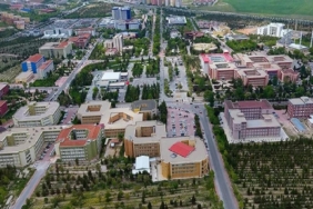 universitede-skandal-borclu-ogrenci-listesine-sarkici-celik-isyan-etti-a9VT9642.jpg