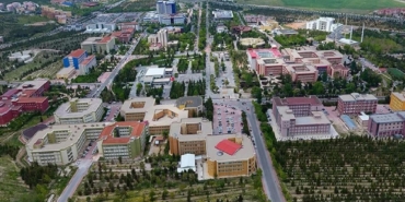 universitede-skandal-borclu-ogrenci-listesine-sarkici-celik-isyan-etti-a9VT9642.jpg