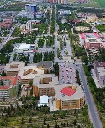 universitede-skandal-borclu-ogrenci-listesine-sarkici-celik-isyan-etti-a9VT9642.jpg