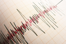 Seismograph,And,Earthquake.,A,Seismograph,That,Records,The,Seismic,Activity