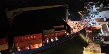 İstanbul Boğazı'nda faciadan dönüldü! Dümen arızası yaşayan gemi yalıya metreler kala durdu-2