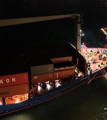 İstanbul Boğazı'nda faciadan dönüldü! Dümen arızası yaşayan gemi yalıya metreler kala durdu-2