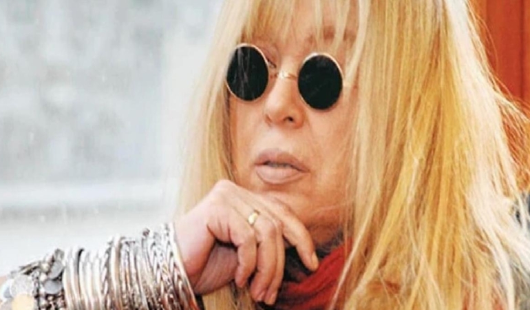 Artık tek başına yürüyemeyen Zerrin Özer hastalığını açıkladı