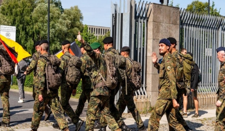 Avrupa’dan benzeri görülmemiş karar: 17-45 yaş arası erkekler izinsiz çıkamayacak