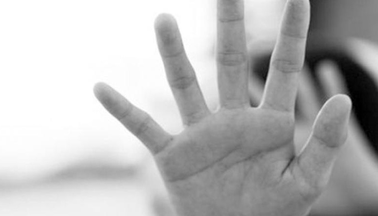 47 yaşındaki komşusu, 9 yaşındaki çocuğu ‘çıplak fotoğraflarımı çek’ diyerek taciz etti