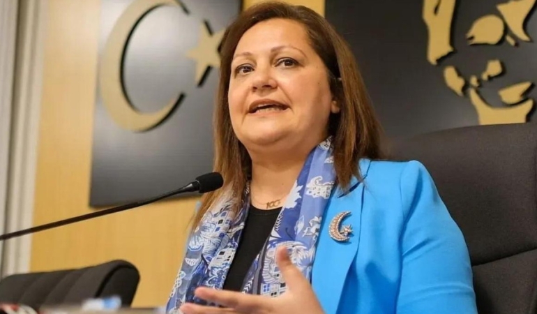 Burcu Köksal son noktayı koydu! 'AK Parti'ye katılıyorum'