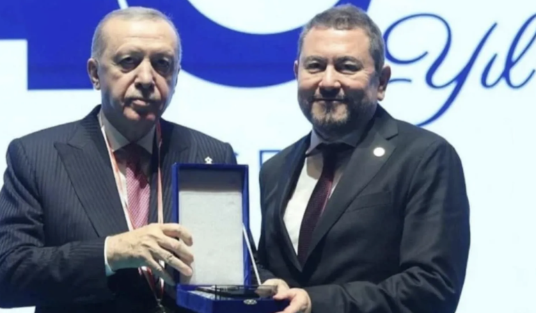 Kara para aklamaktan tutuklu Nazım Torbaoğlu’na Erdoğan’ın ödül verdiği ortaya çıktı