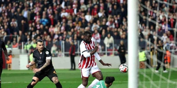 Samsunspor’a farkla yenilen Galatasaray’da kaleci Günay’ın bileti kesildi! Okan Buruk’tan flaş karar