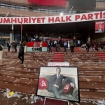 Polis baskını düzenlenen CHP Genel Merkezi'nde tarihi kare