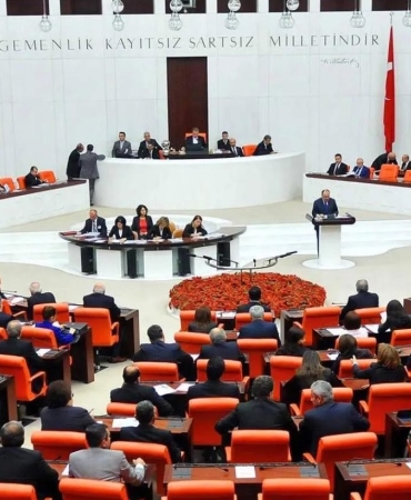 TBMM’de mesaiye bayram düzenlemesi_ Ramazan Bayramı dolayısıyla gelecek hafta tatil olması planlanıyor