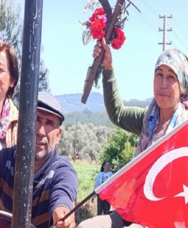 akbelende-yurutmeyi-durdurma-karari-traktorlu-kutlama-yenikoy-kemerkoy-enerjiden-aciklama-KZM4fq4F.jpg