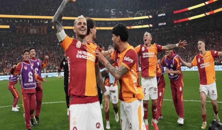 galatasaray-rekor-icin-sahada-iste-sampiyonluk-icin-gereken-ihtimaller-B5Mc9M6v.jpg