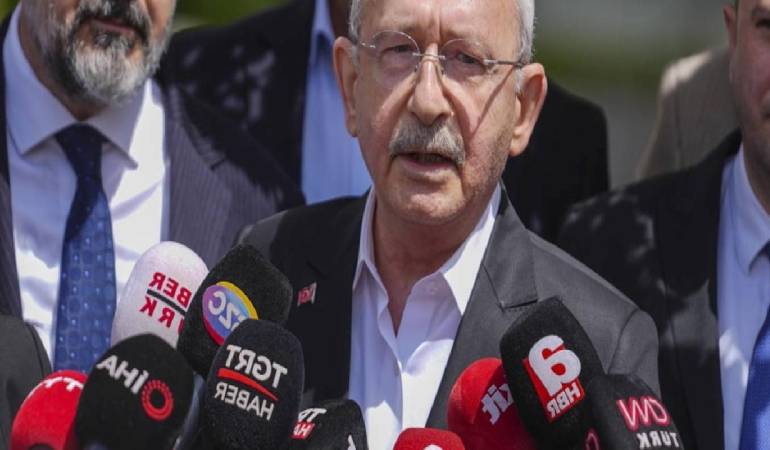 kilicdaroglu-mutlak-butlan-karari-sonrasi-ilk-kez-kameralar-karsisina-cikti-ozgur-beye-yeni-gorevi-lGFIZRAw.jpg